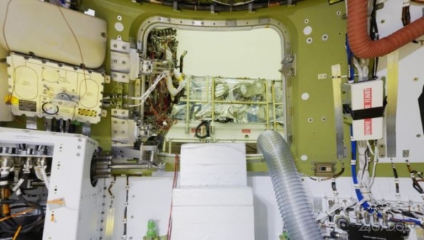 NASA показало изнутри космический корабль Orion, на котором астронавты облетят Луну